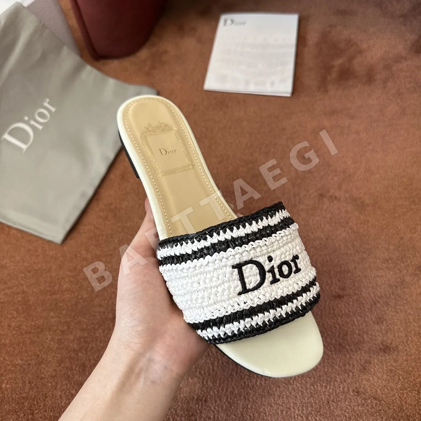 디올 로고 자수 캔버스 플랫 샌들 상세 이미지 3