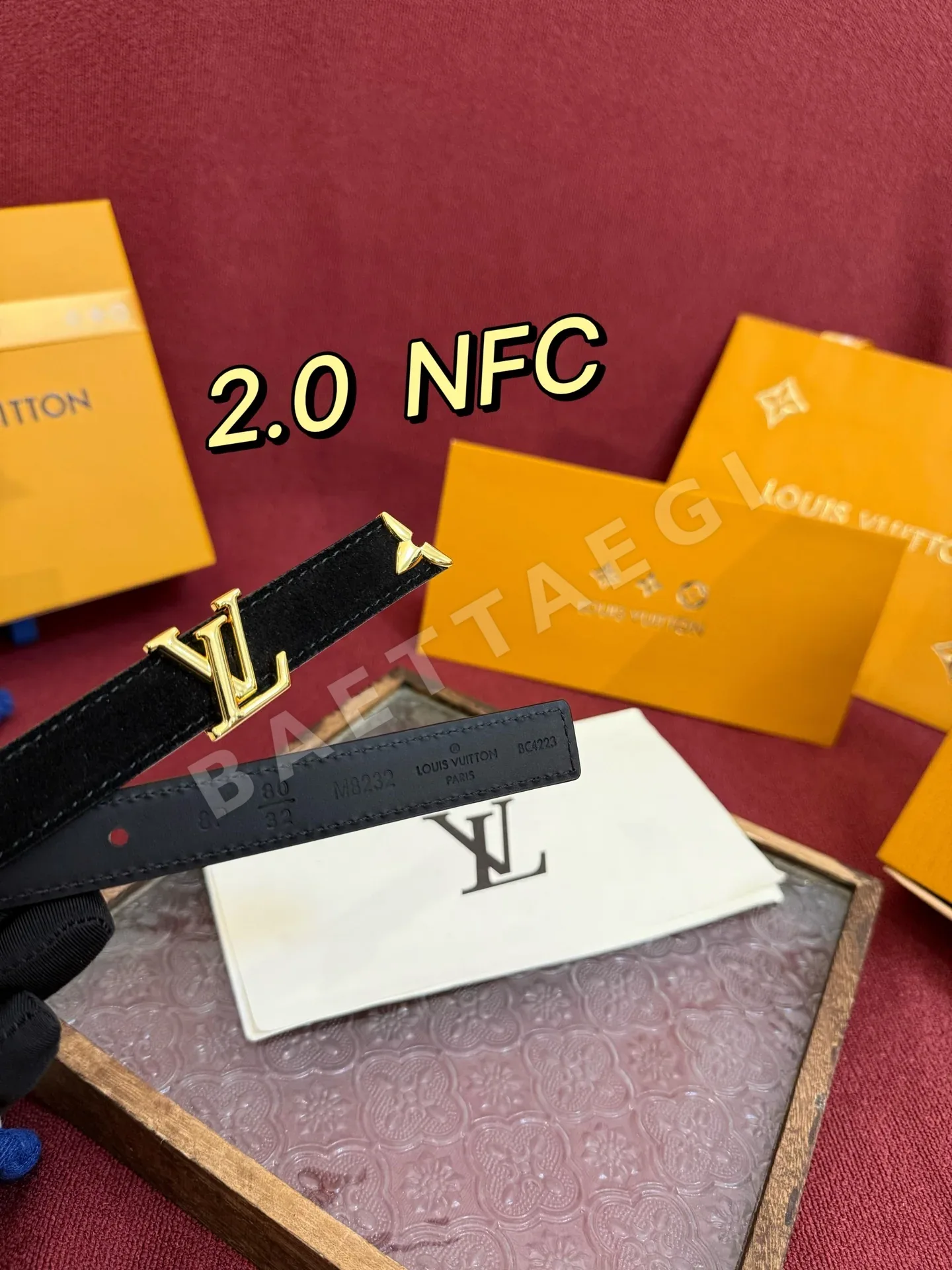 루이비통 골드 LV 이니셜 버클 스웨이드 벨트 상세 이미지 3