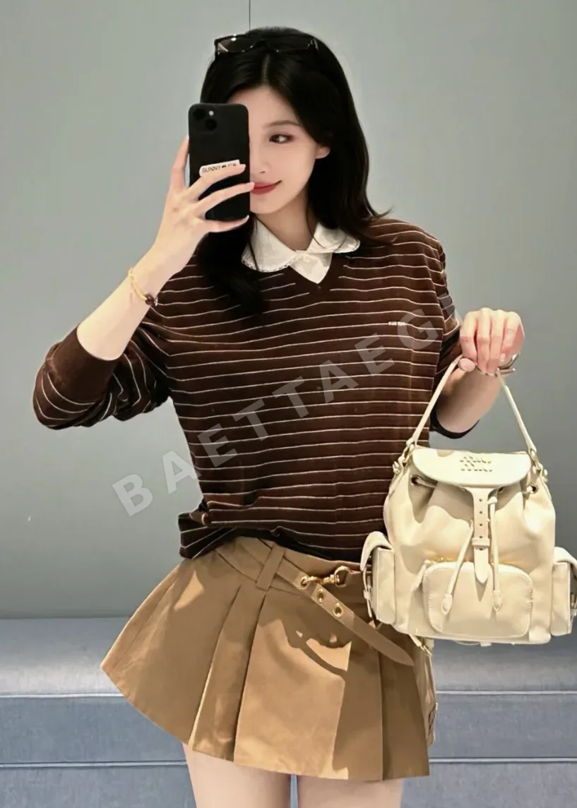 미우미우 코튼 V넥 스트라이프 긴팔 티셔츠 상세 이미지 9