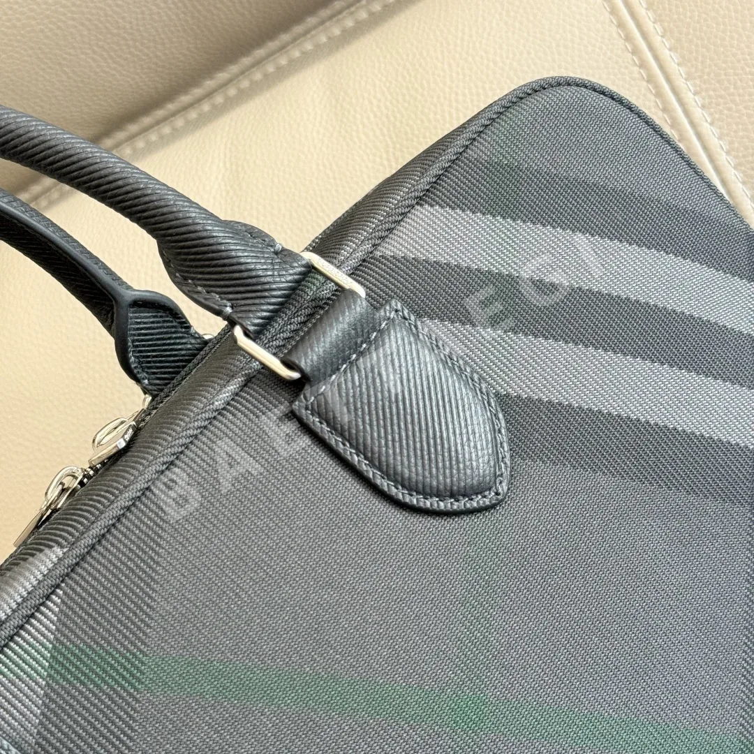 버버리 체크 패턴 서류 가방 상세 이미지 2