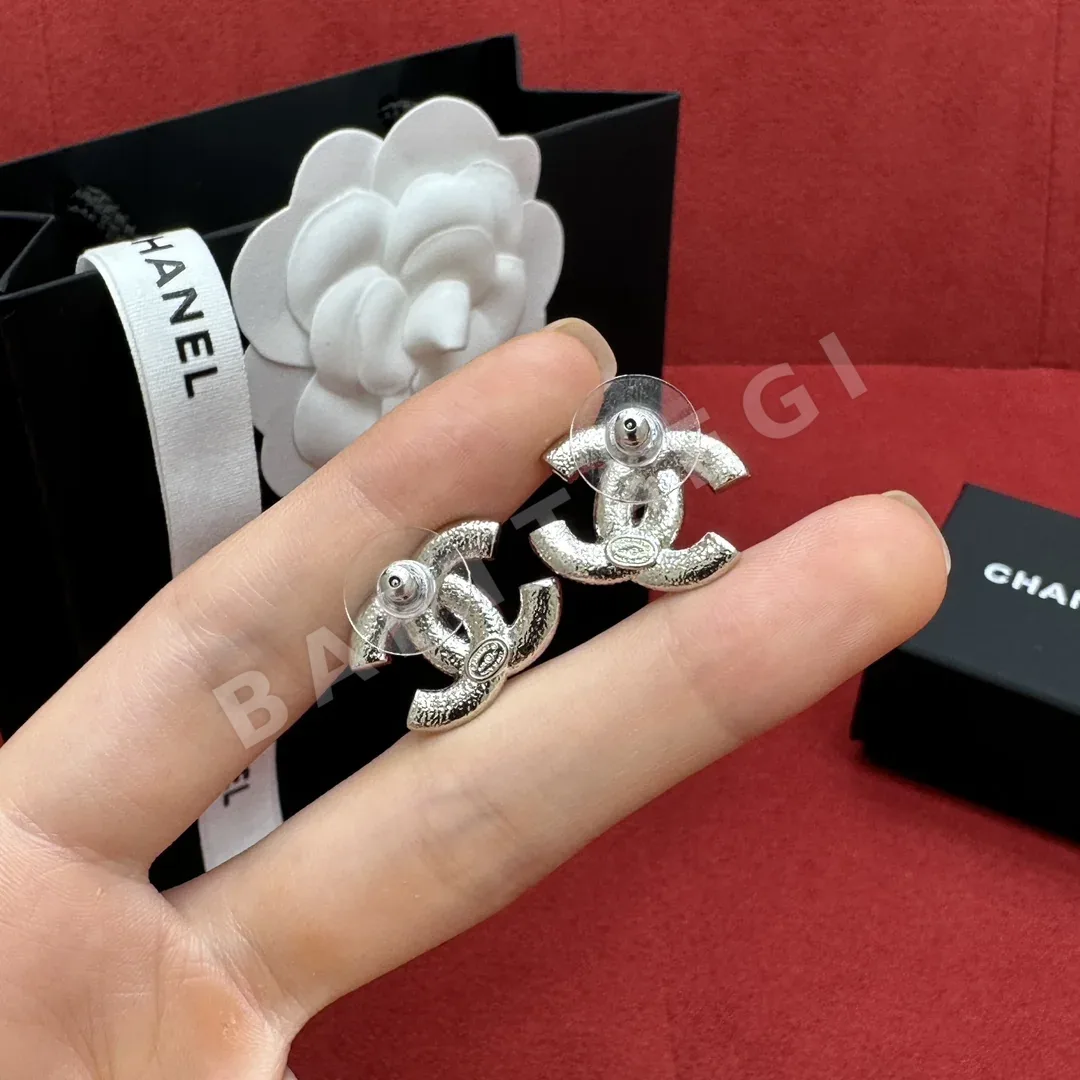 샤넬 화이트 스파클 더블 C 스터드 귀걸이 상세 이미지 3