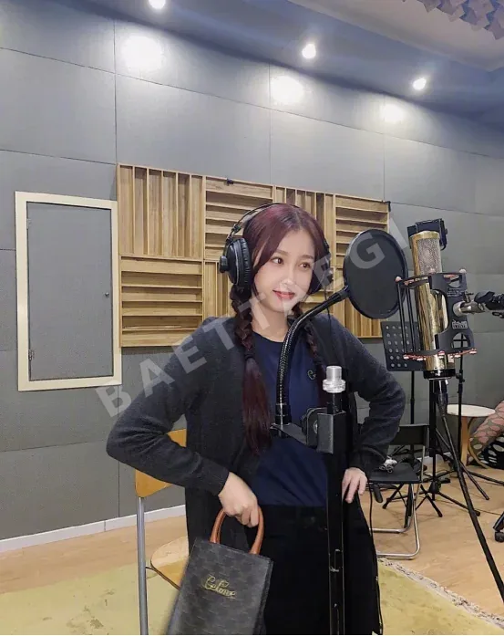 셀린느 모노그램 자수 하트 미니 토트백 상세 이미지 2
