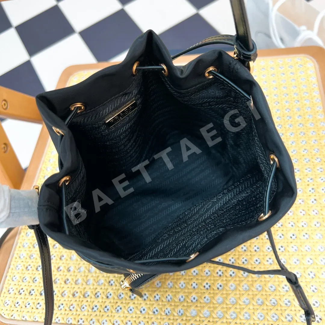 프라다 나일론 퀼트 버킷백 1BH038 상세 이미지 8