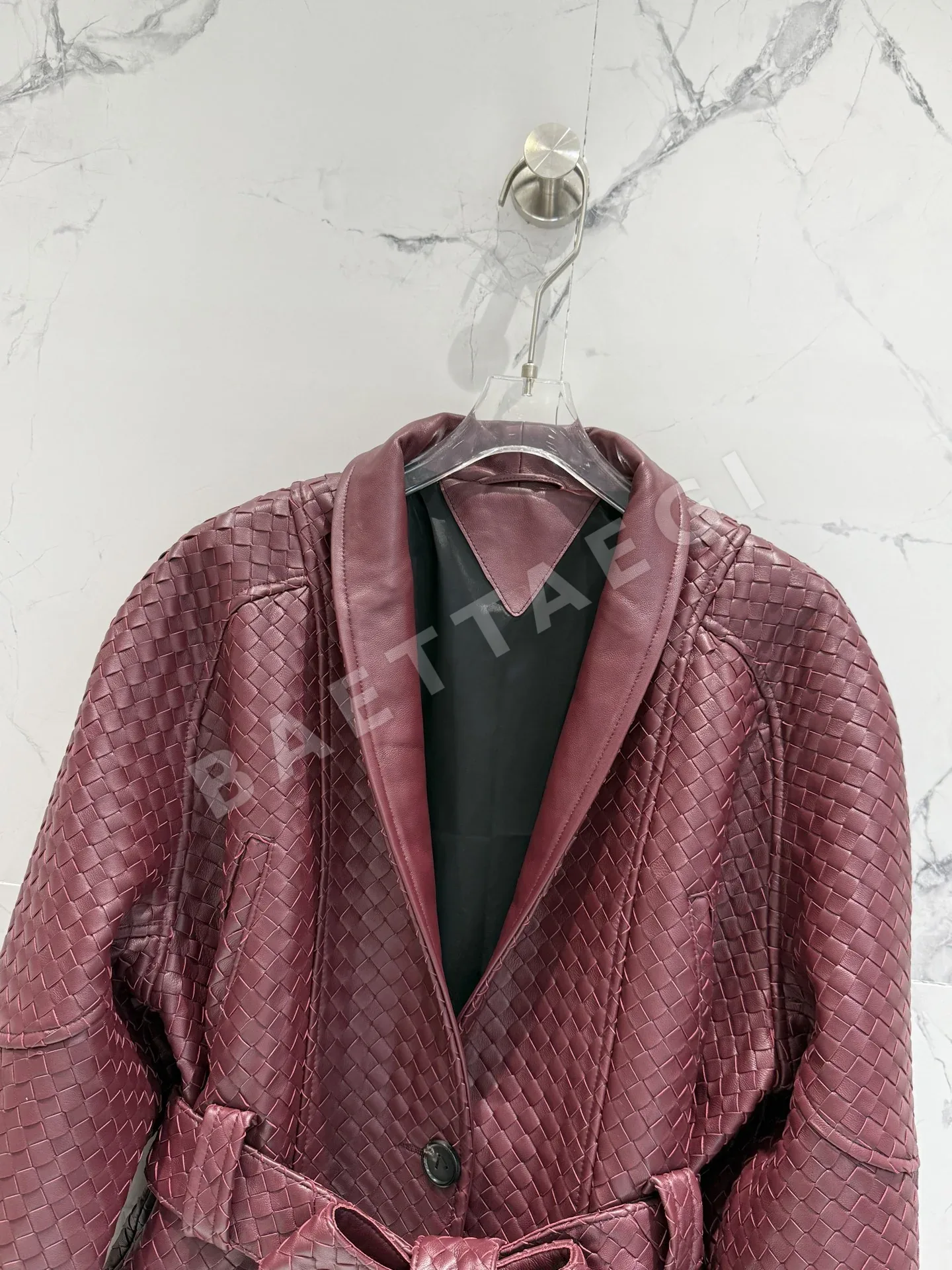 보테가베네타 램스킨 오프숄더 여성 자켓 상세 이미지 3