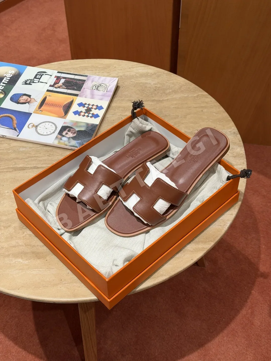에르메스 오란 샌들 새들 레드 가죽 H 컷아웃 상세 이미지 2