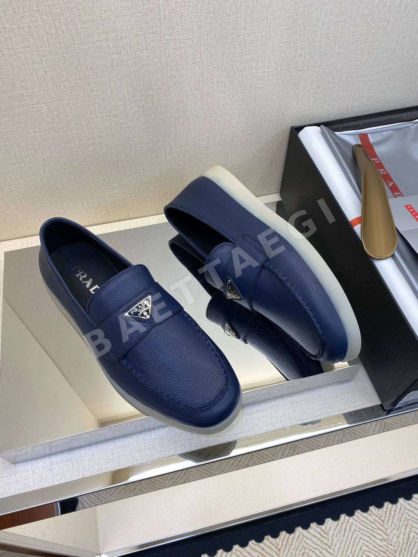 프라다 로퍼 남성 블랙 카프스킨 상세 이미지 4