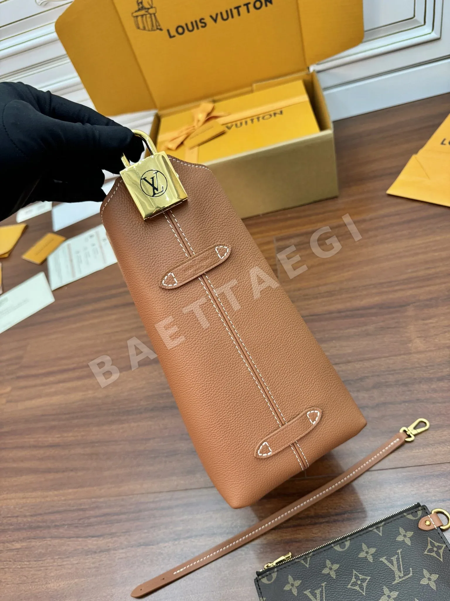 루이비통 M25354 가방 상세 이미지 8