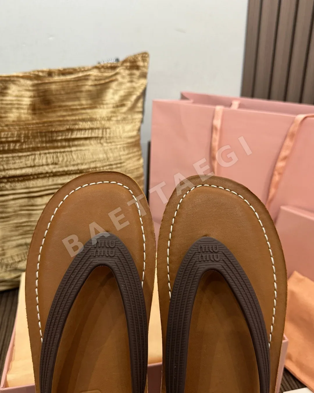 미우미우 비치 샌들 상세 이미지 8