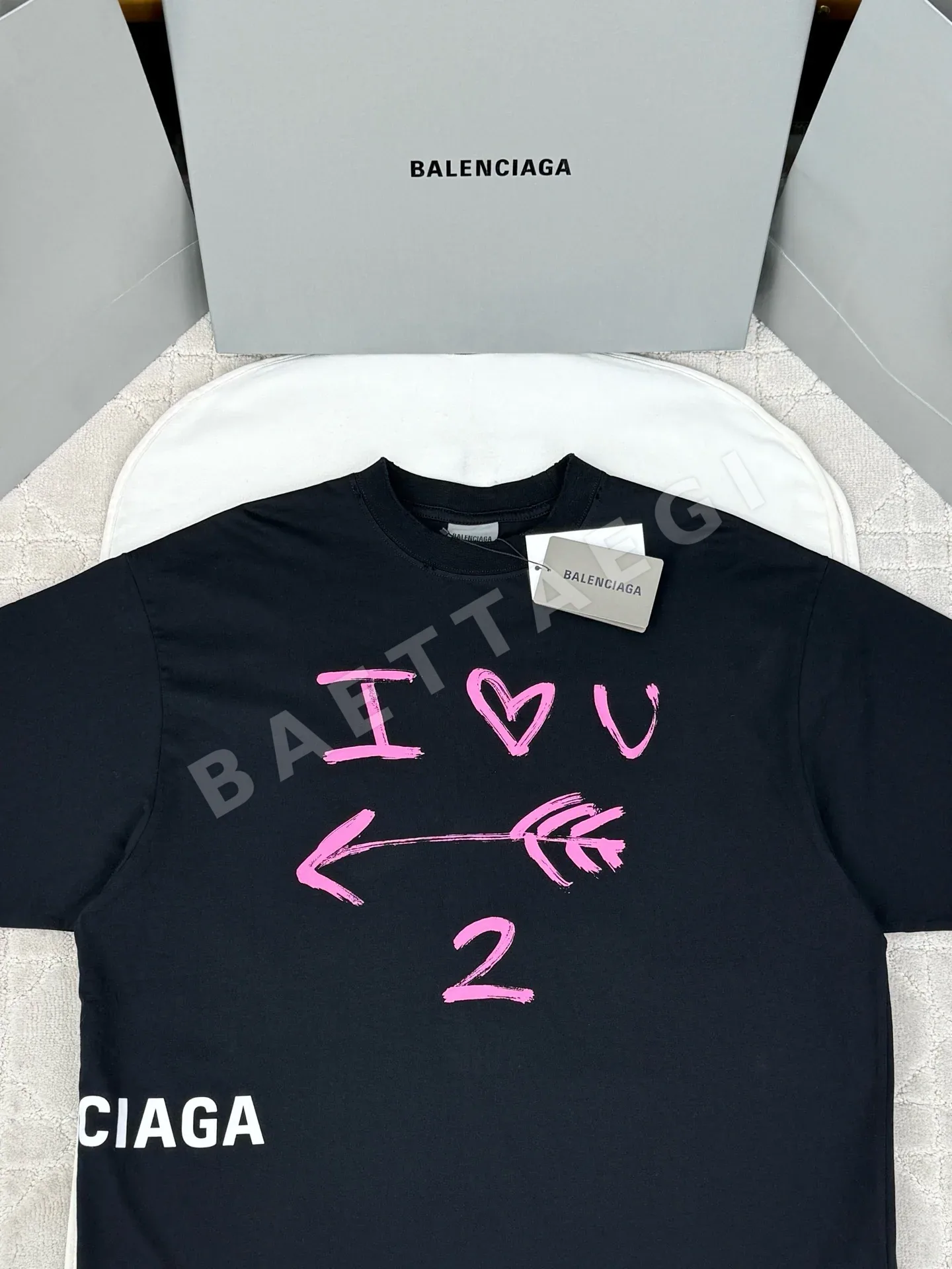 발렌시아가 하트애로 여성 반팔 티셔츠 상세 이미지 4