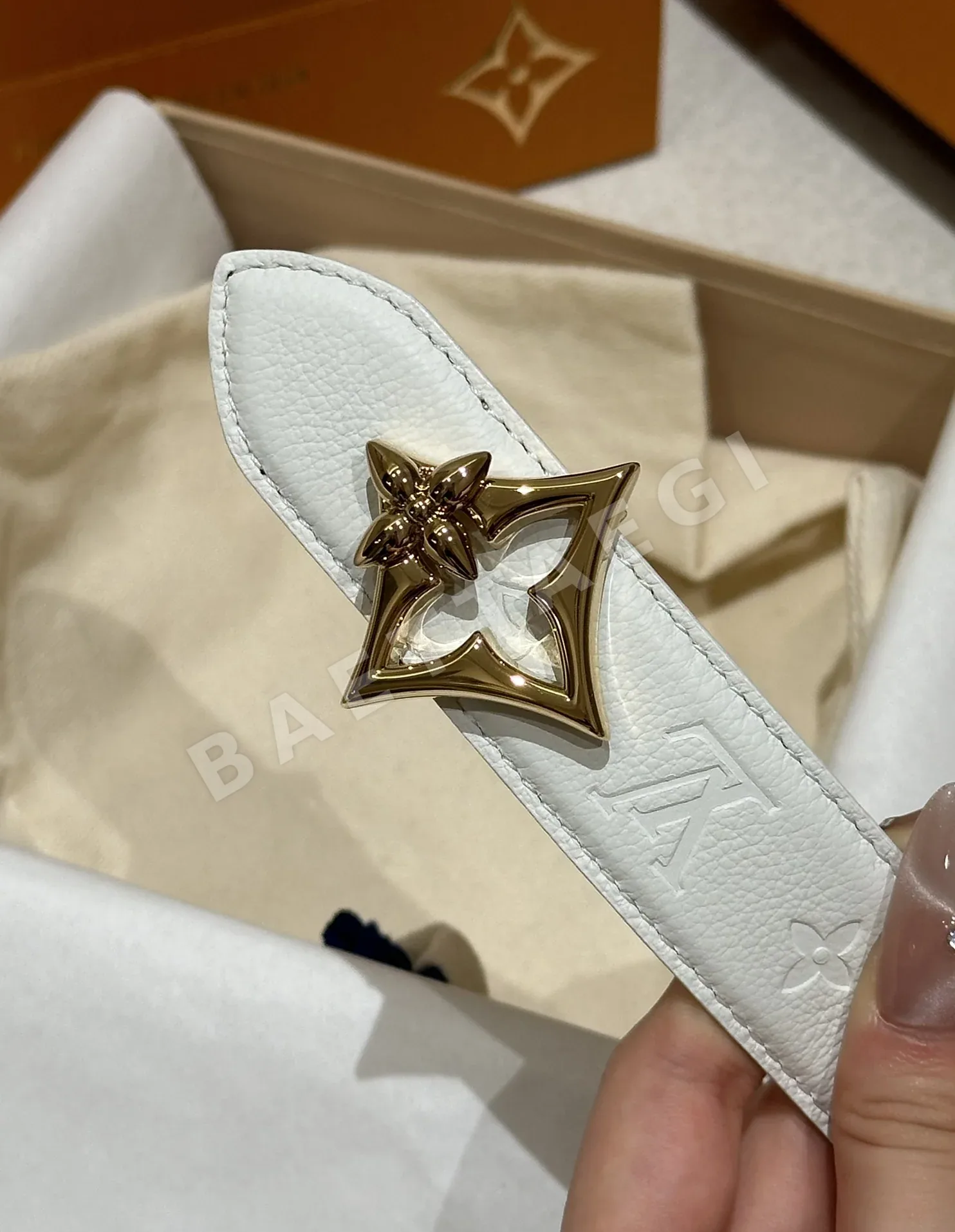 루이비통 리버서블 모노그램 여성 벨트 상세 이미지 6