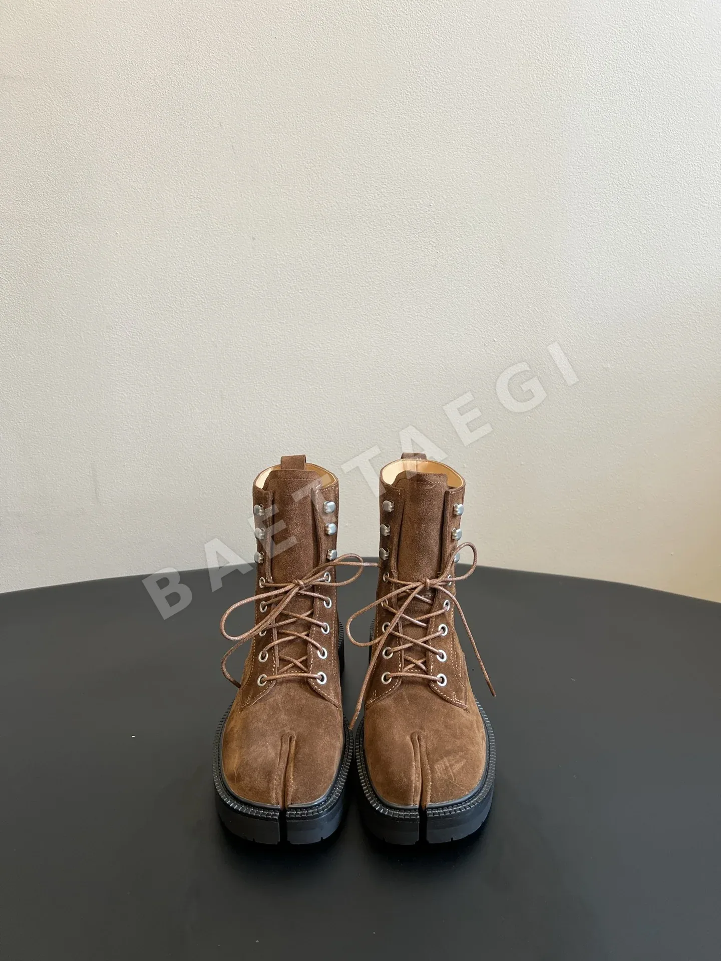 마르지엘라 스플릿 토 스웨이드 마틴 부츠 132563