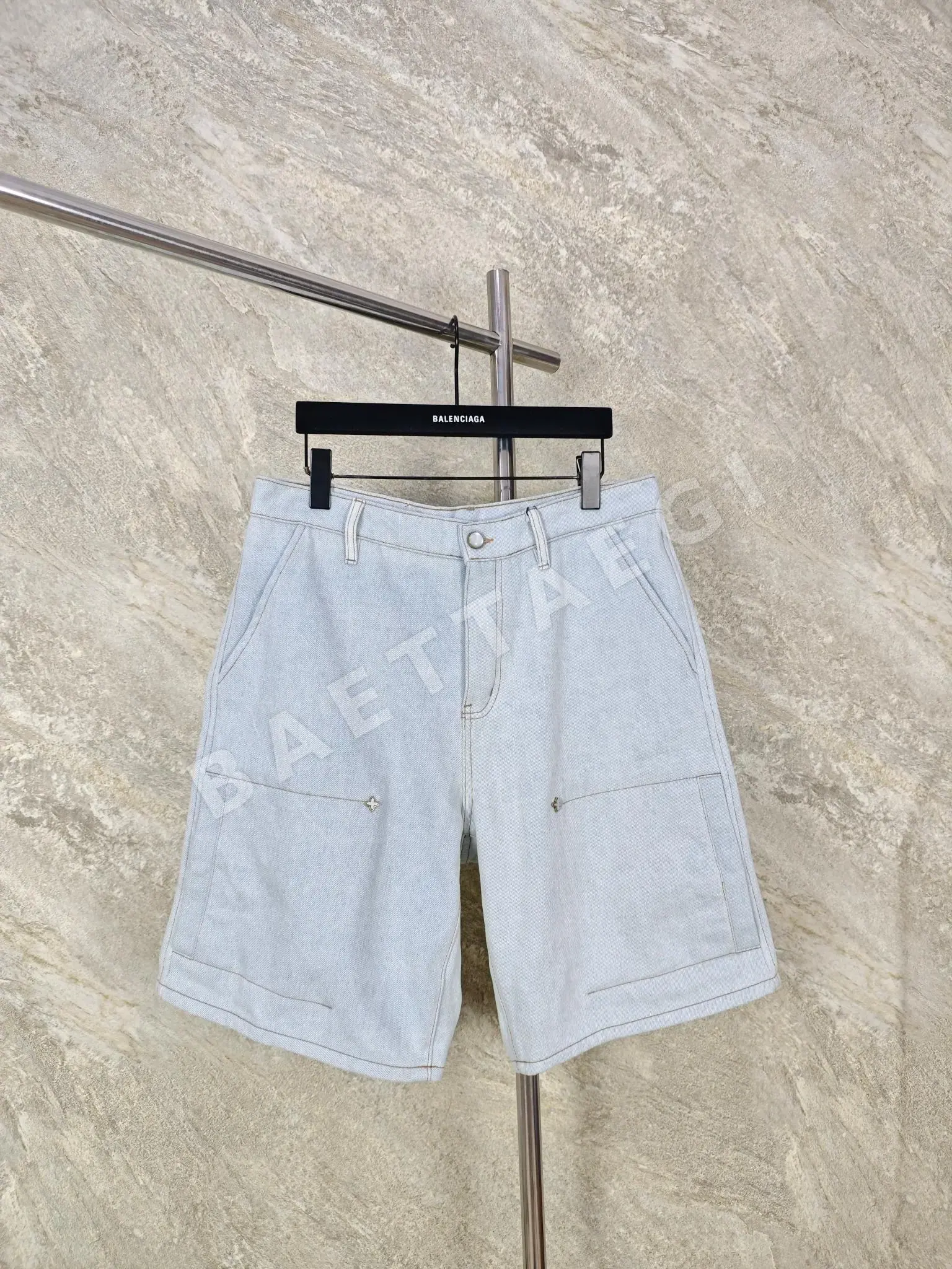 루이비통 데님 포켓 자수 남성 반바지 115157
