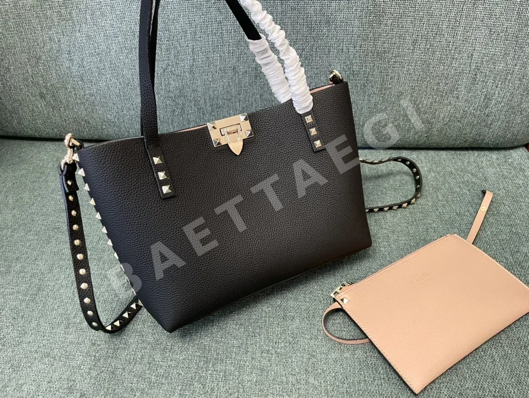 발렌티노 리버시블 페블드 가죽 쇼핑백 상세 이미지 2