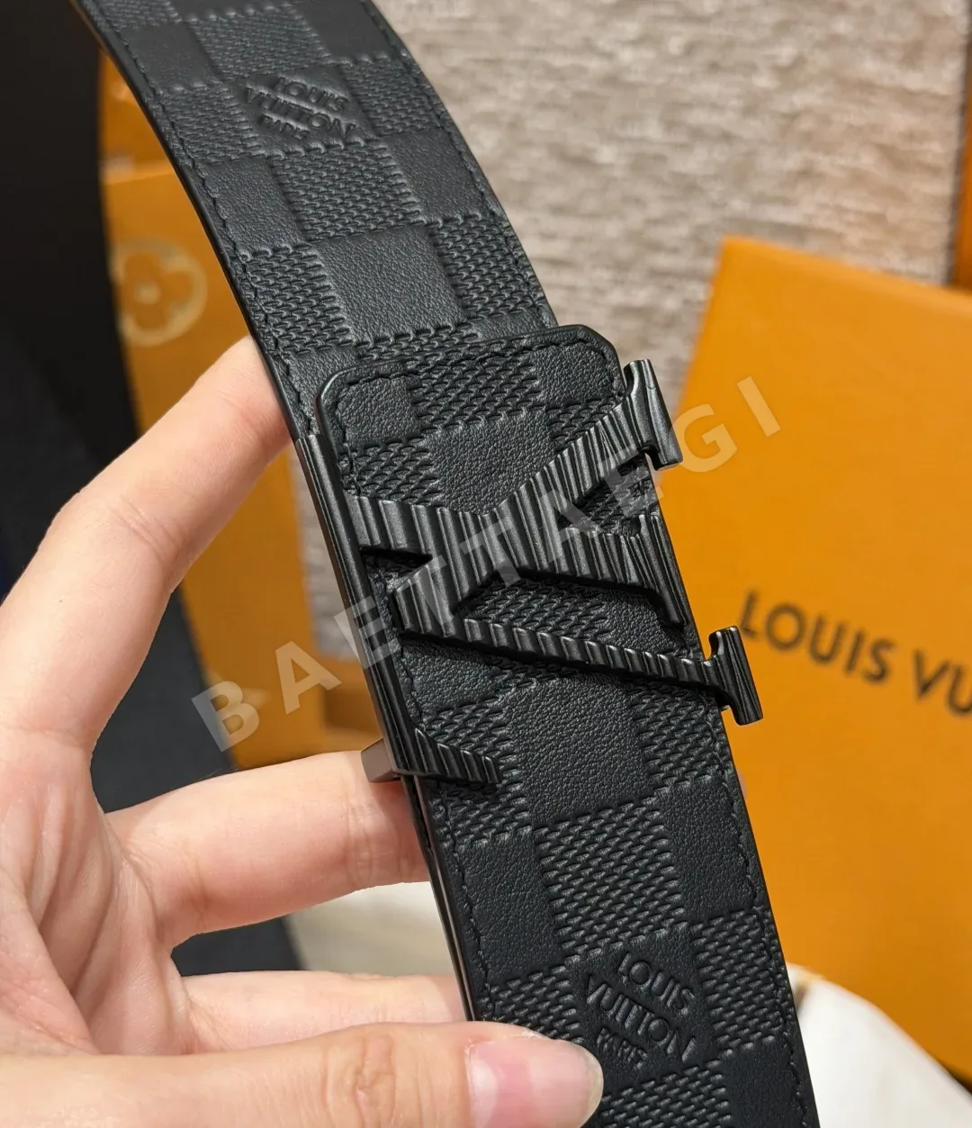 루이비통 이니셜즈 40mm 리버시블 가죽 벨트 상세 이미지 5