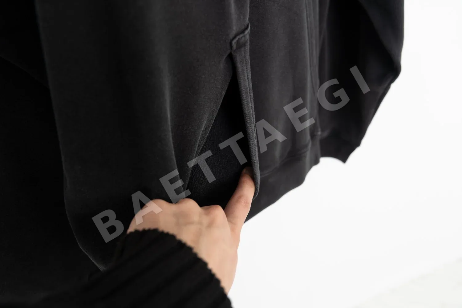 발렌시아가 로고 프린트 후드 남성용 상세 이미지 6