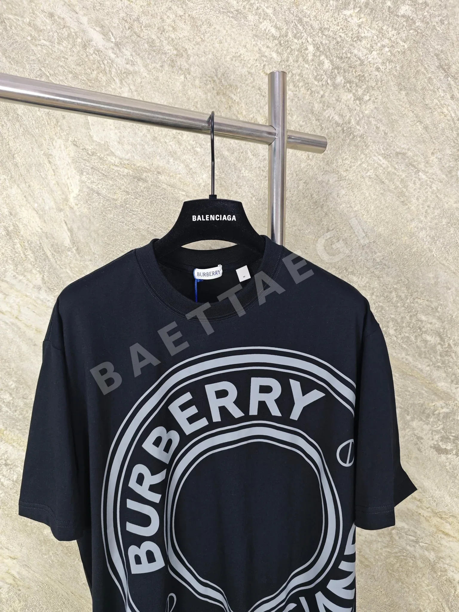 버버리 원형 로고 프린트 남성 반팔 티셔츠 상세 이미지 5