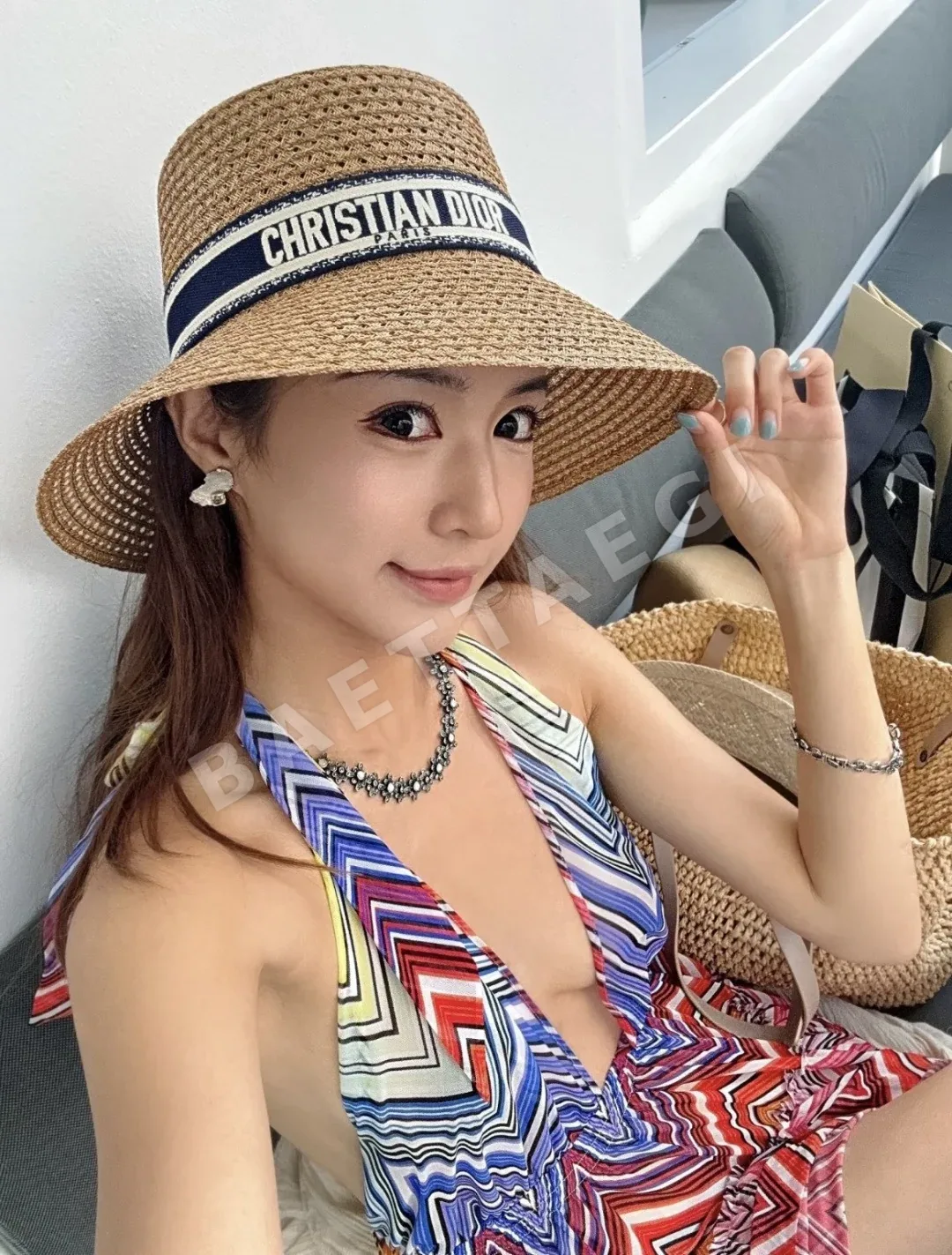 디올 투각 장식 밀짚 모자 133642