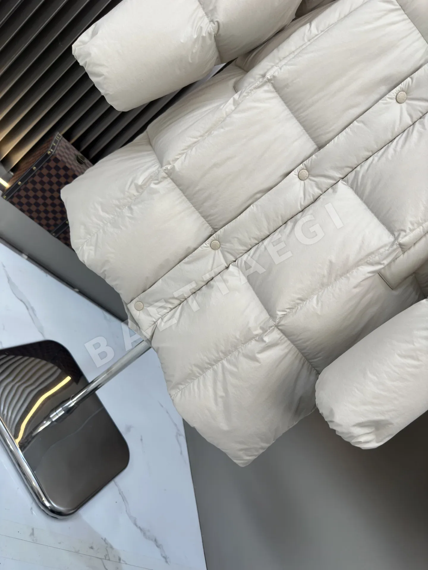 몽클레르 남성 다운 패딩 재킷 상세 이미지 8