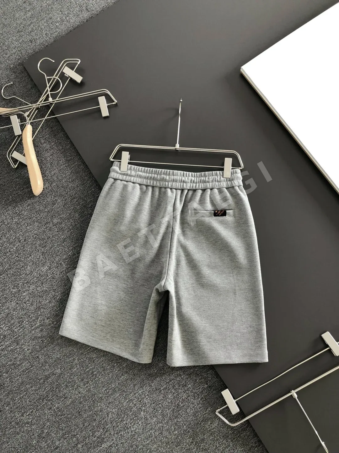 루이비통 자수 로고 남성 반바지 상세 이미지 3