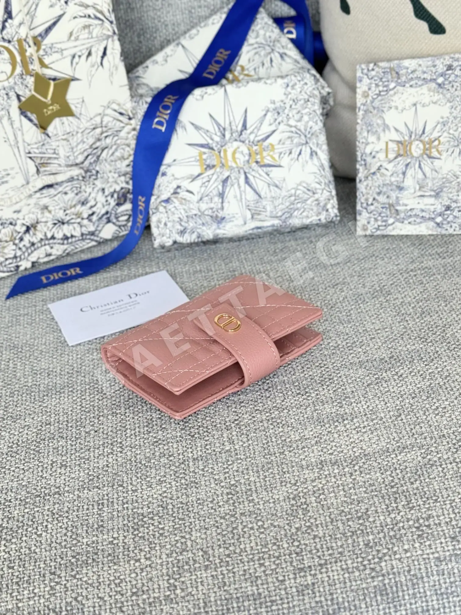 디올 카로 민들레 카드 지갑 상세 이미지 3