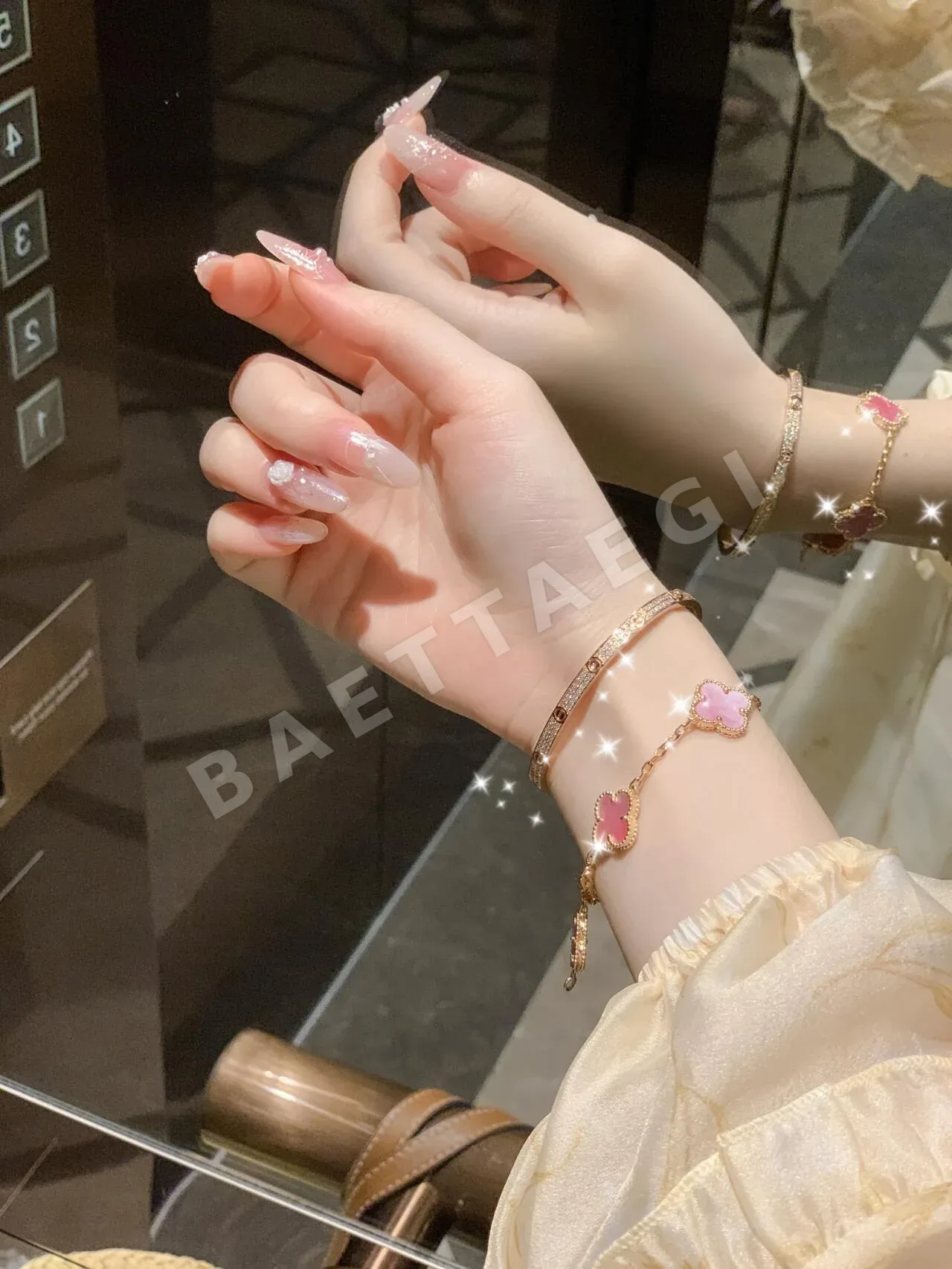 반클리프앤아펠 핑크 자개 네 잎 클로버 팔찌 63775