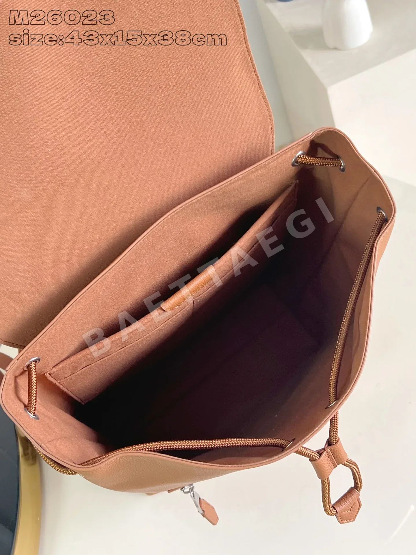 루이비통 M26023 브라운 백팩 상세 이미지 8