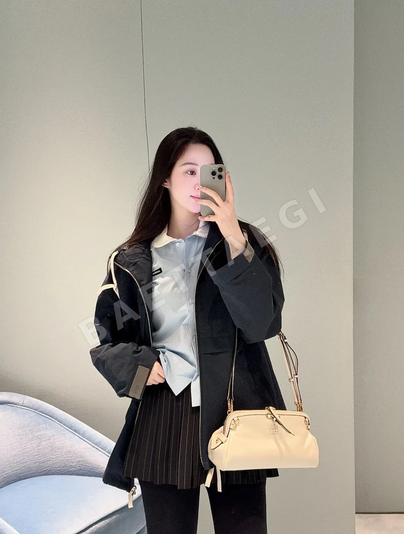 미우미우 그레이 후드 경량 방풍 여성 자켓 상세 이미지 10