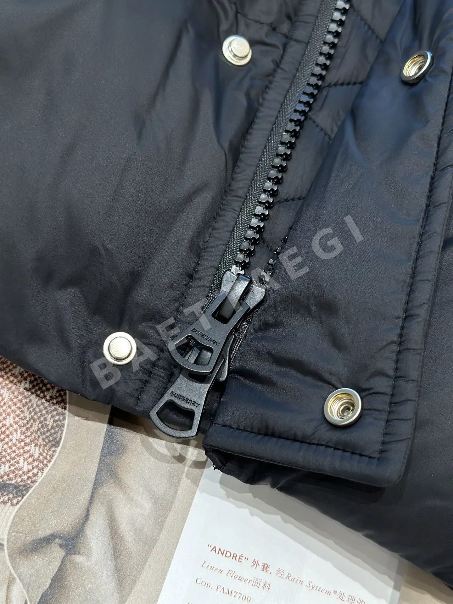 버버리 체크 후드 남성 패딩 상세 이미지 8