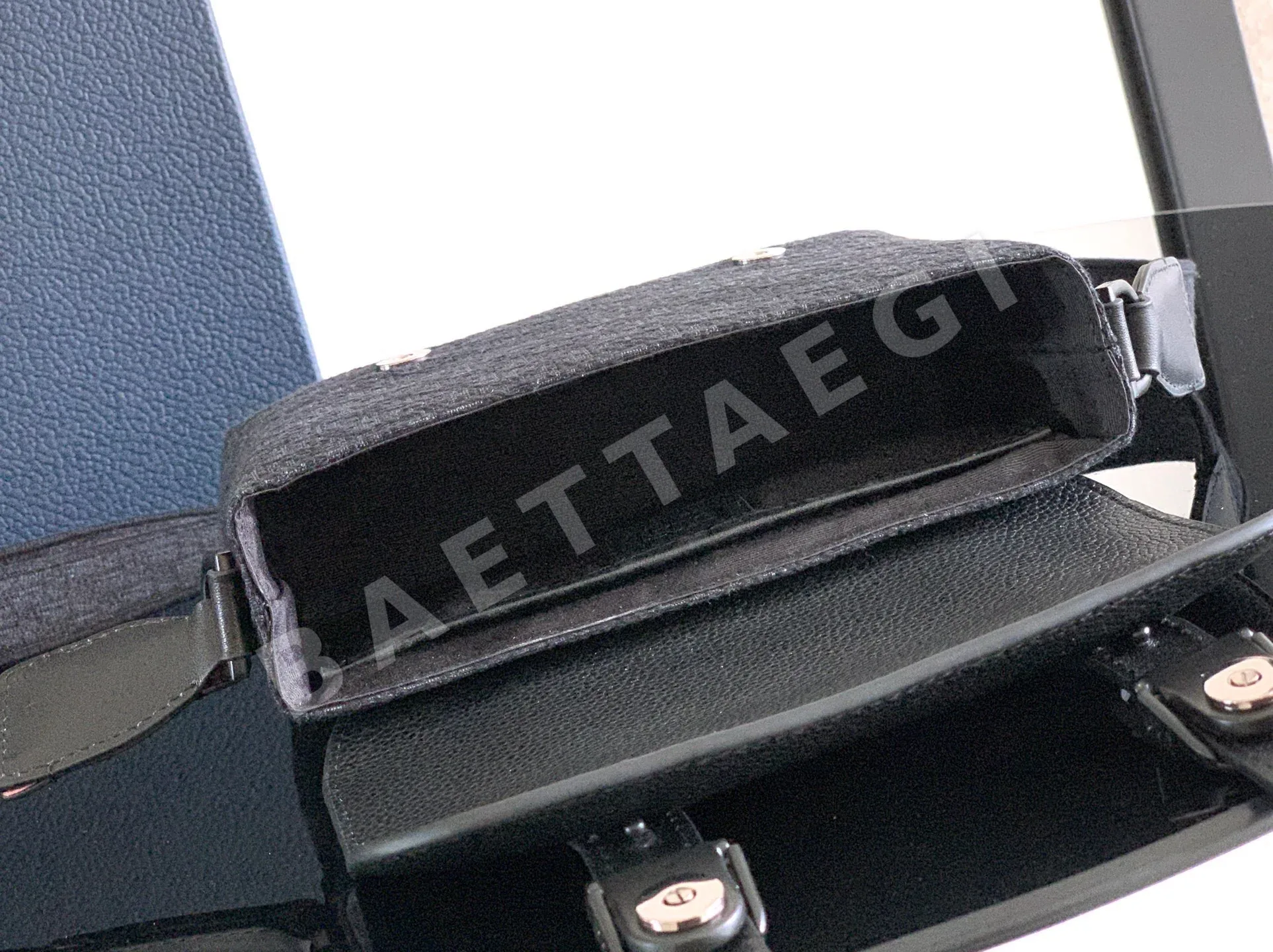 디올 데일리 미니 플랩 메신저 가방 상세 이미지 9