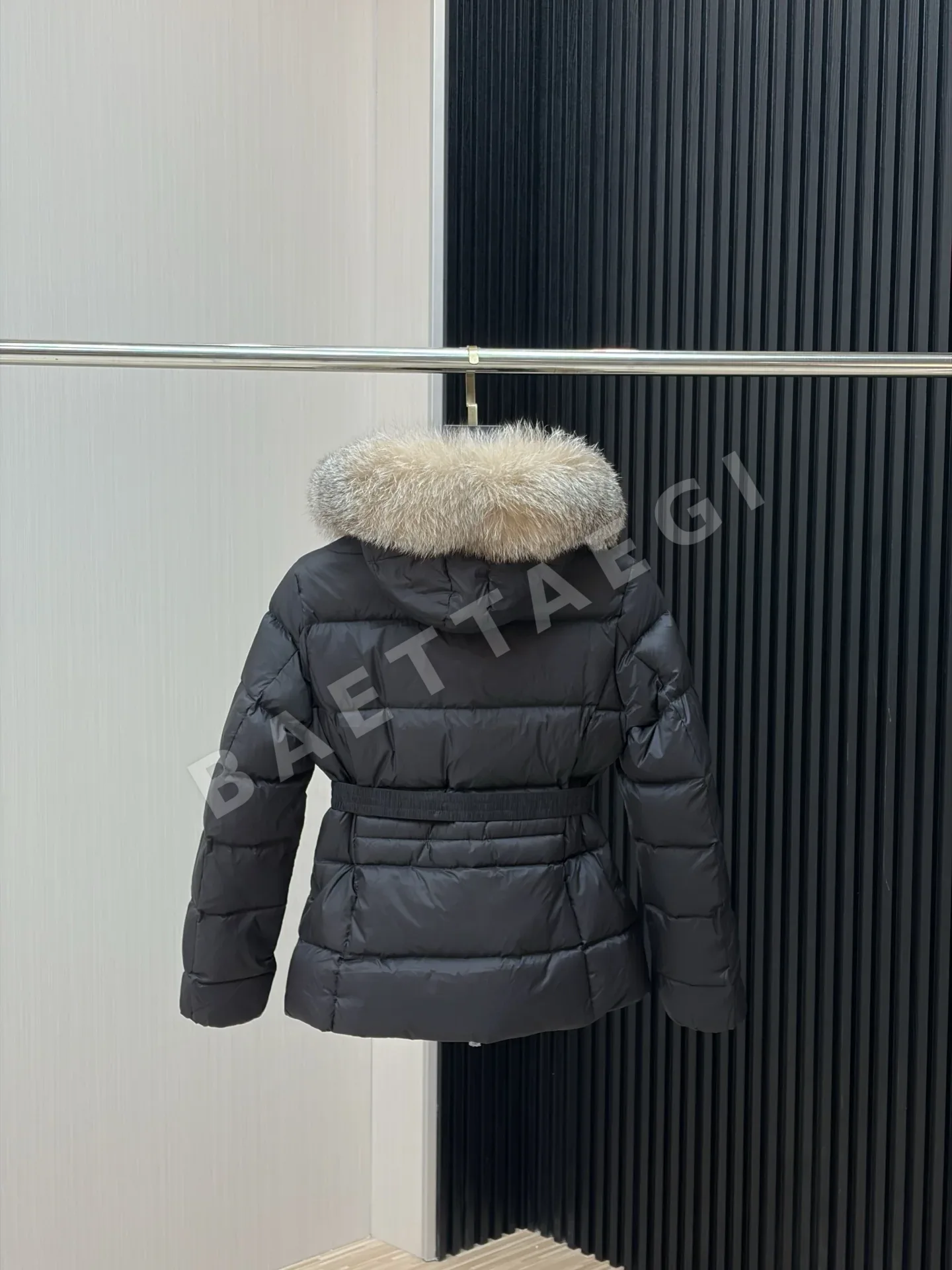 몽클레르 보에드 여성 구스다운 패딩 점퍼 상세 이미지 5