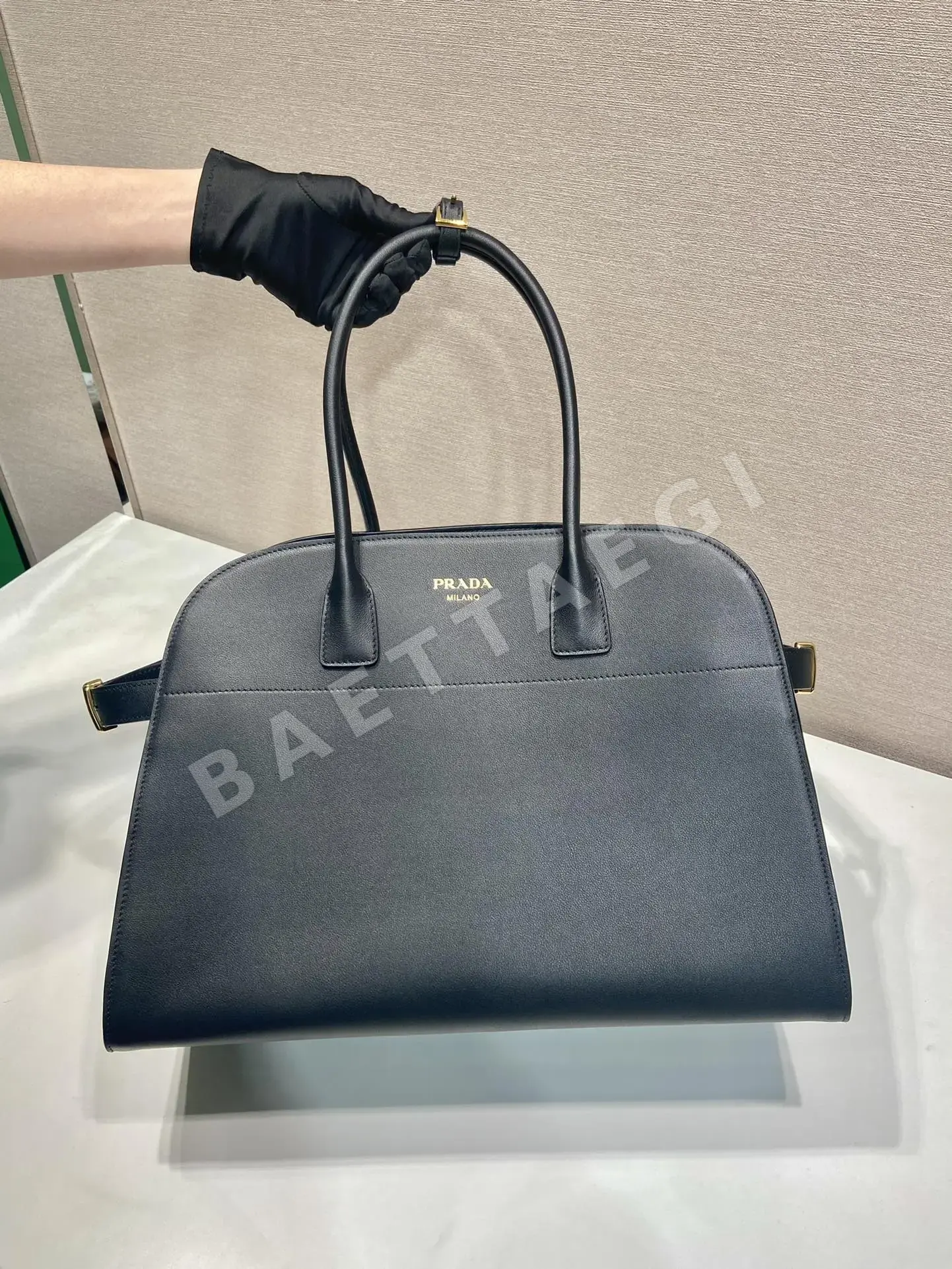 프라다 그레인 가죽 와이드 토트백 1BG508 상세 이미지 3