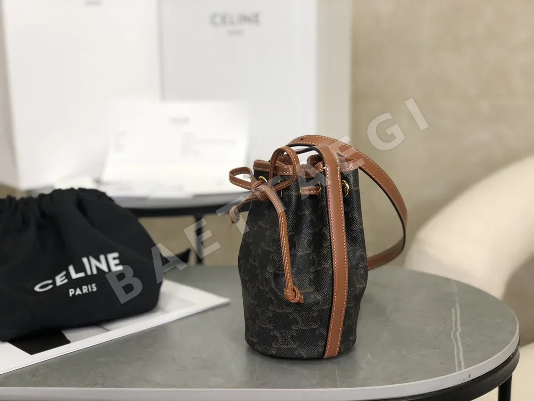 셀린느 트리옴프 미니 버킷백 상세 이미지 3