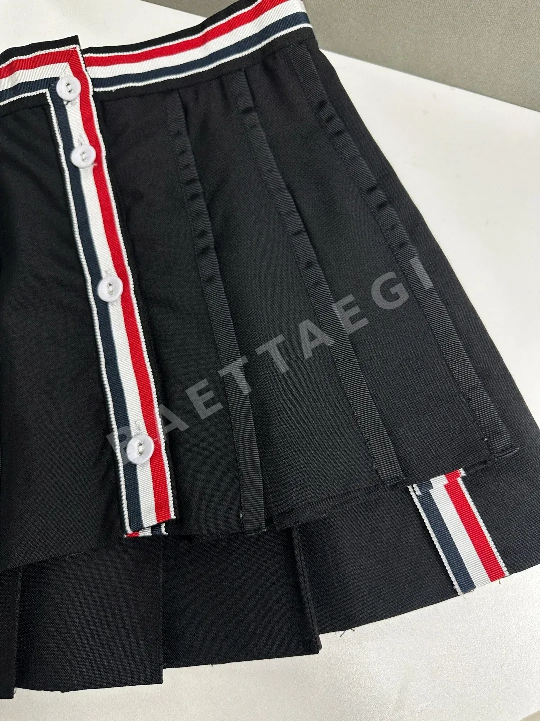 톰브라운 남성 울 플리츠 반바지 상세 이미지 6