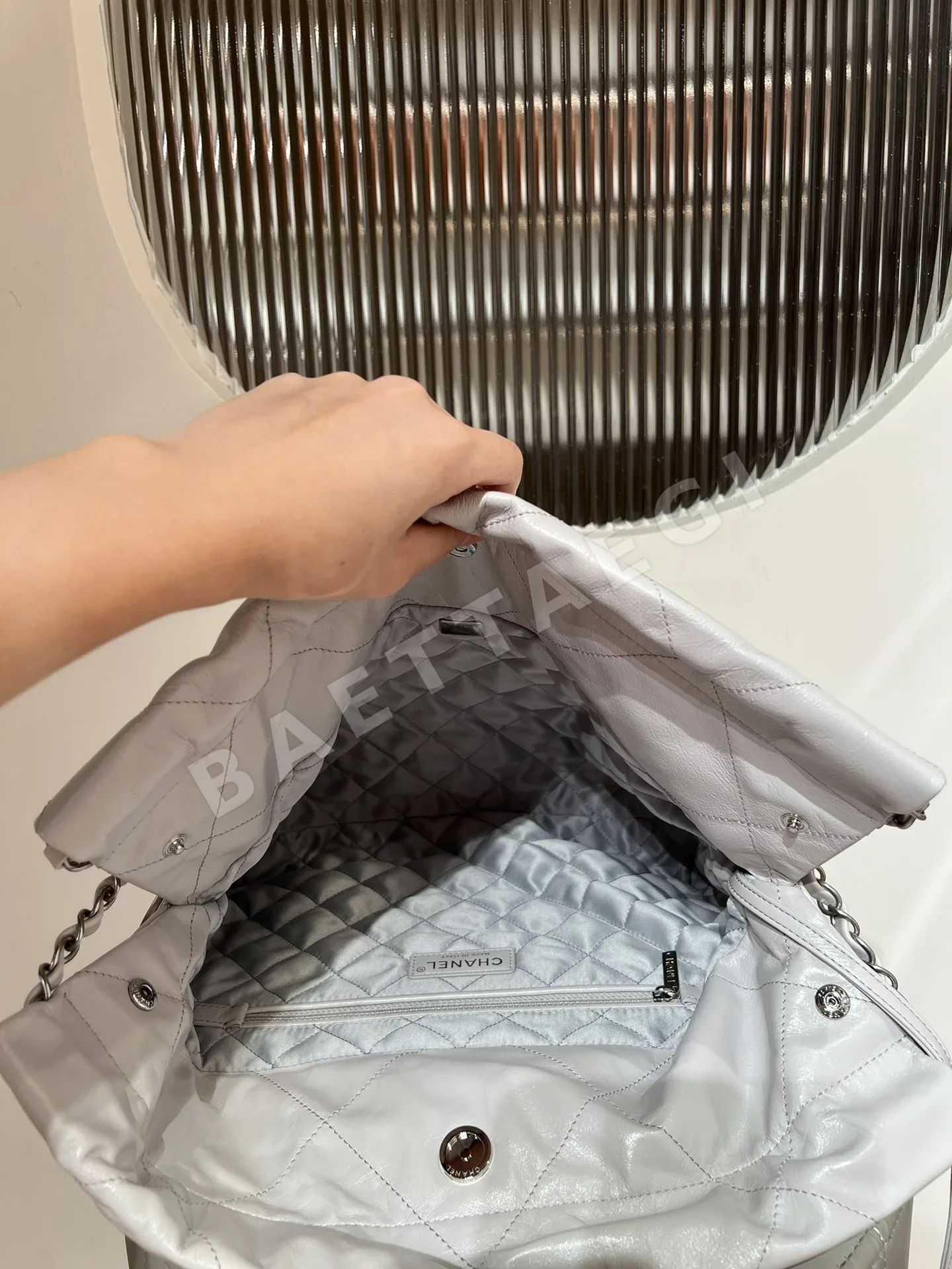 샤넬 회색 소가죽 가방 상세 이미지 6
