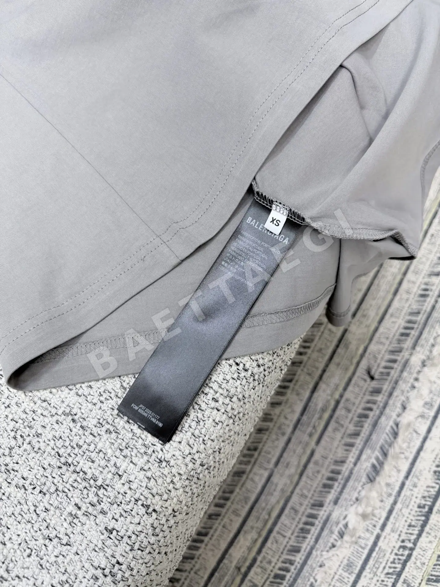 발렌시아가 남성 크루넥 반팔 티셔츠 상세 이미지 8