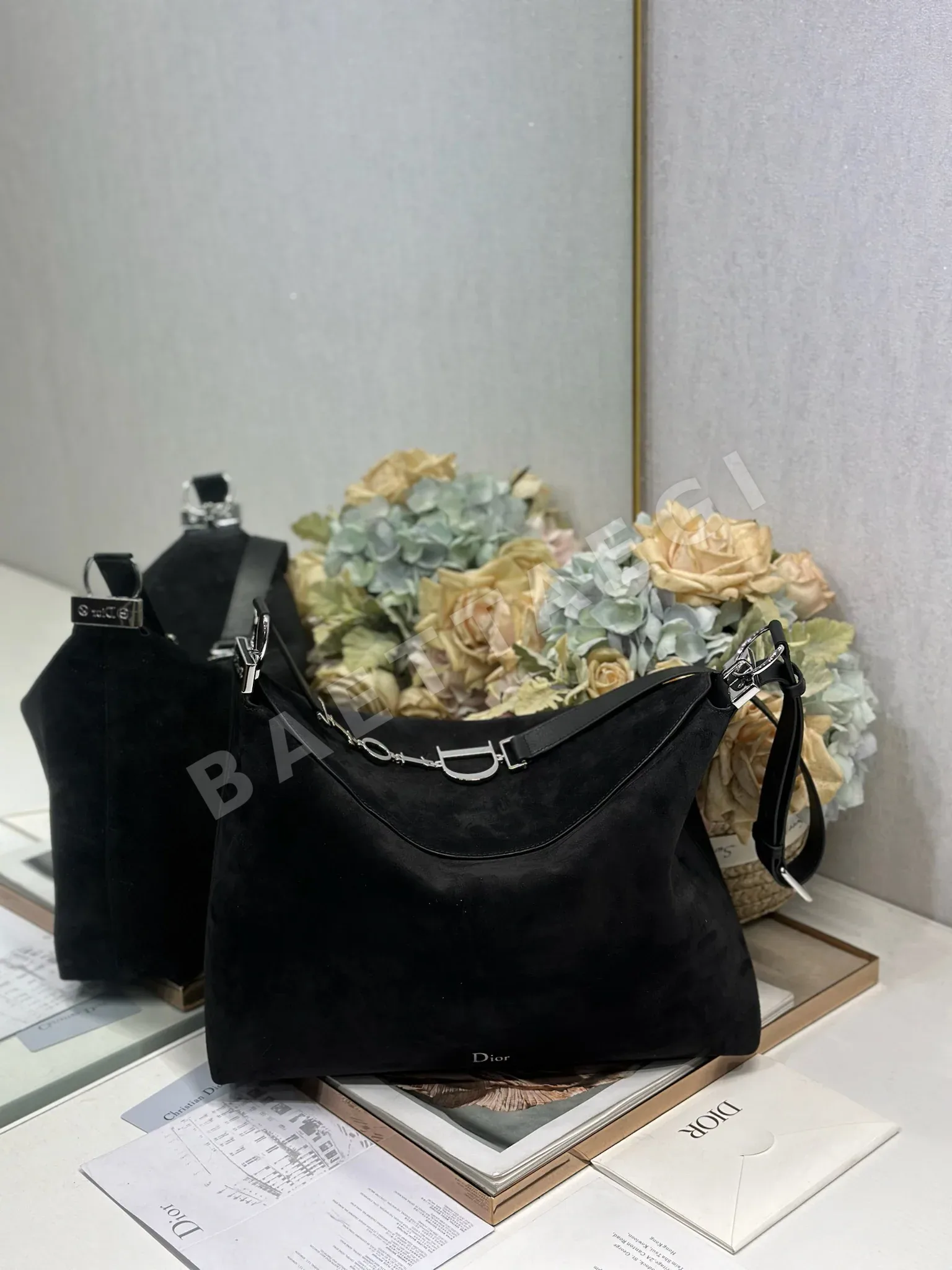 디올 라지 호보 스웨이드 가죽 가방 상세 이미지 8