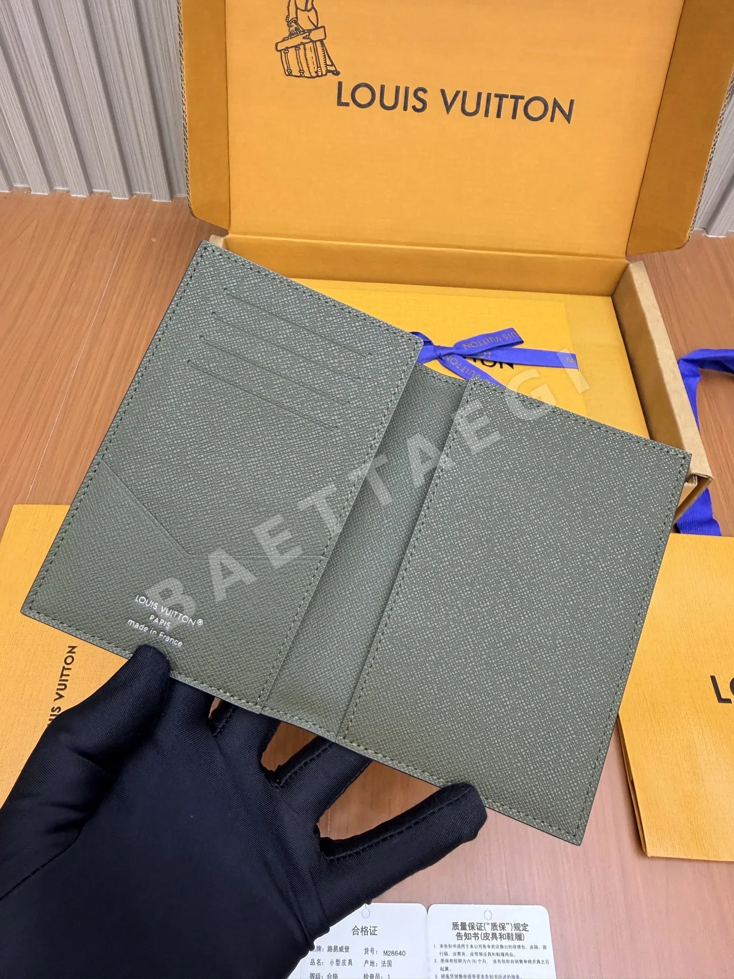 루이비통 M28640 올스틸 지갑 상세 이미지 9