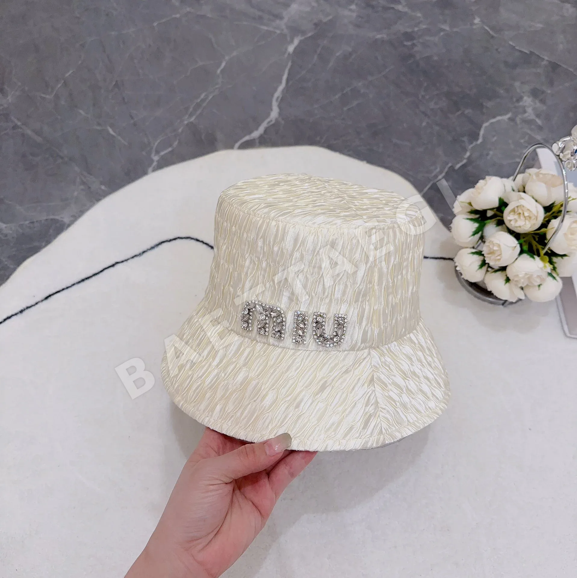 미우미우 플리츠 새틴 피셔맨 모자 상세 이미지 2