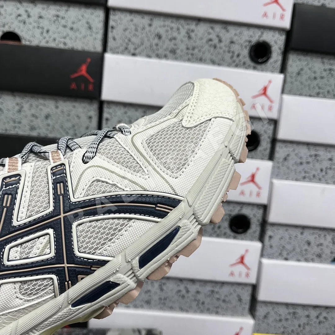 아식스 [XY] 젤 카하나 8 1011B109-023 200333 Asics Gel-Kahana 8 상세 이미지 2