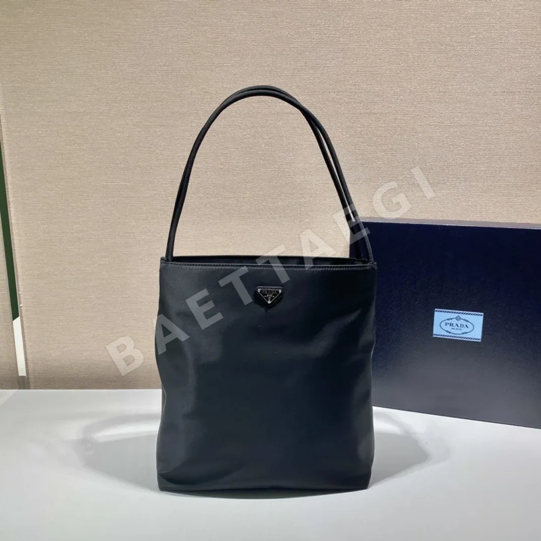 프라다 나일론 빈티지 라지 토트백 상세 이미지 2