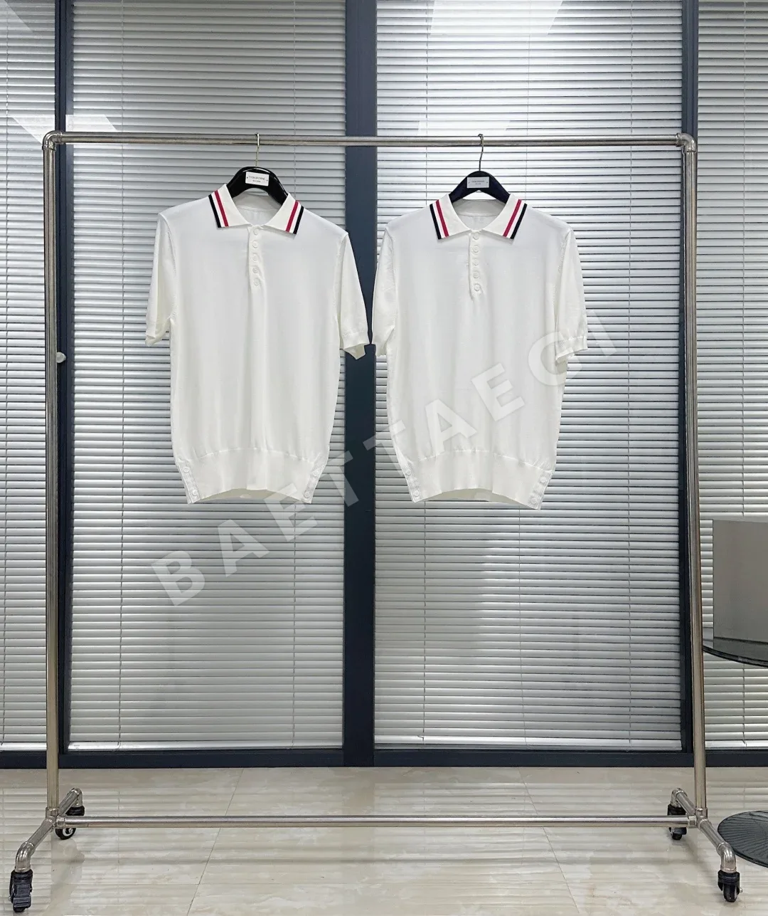 톰브라운 트리콜로르 카라 아이스 실크 반팔 폴로셔츠 159501