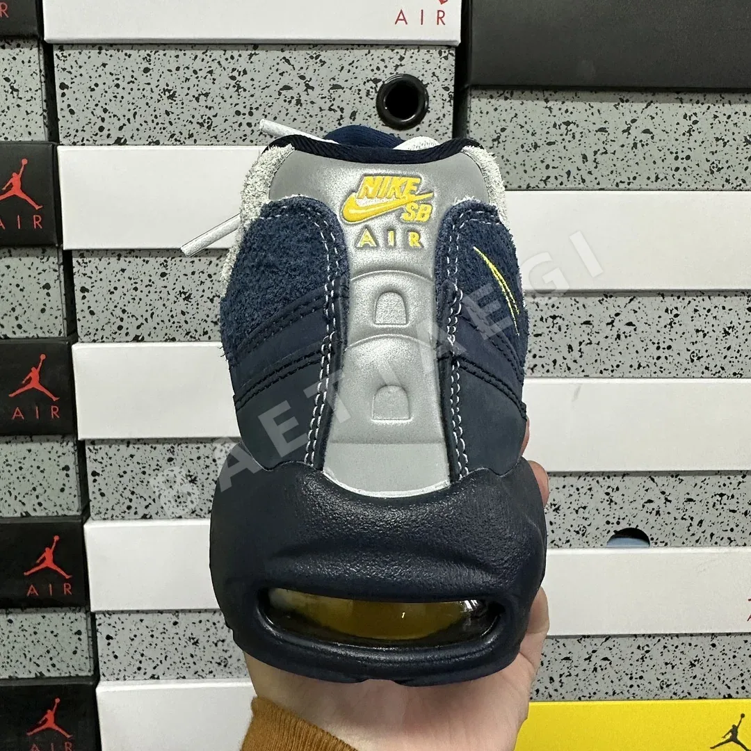 나이키 [GX] 에어 맥스 95 SB HQ8492-400 201222 Nike Air Max 95 SB Eric Koston Obsidian 상세 이미지 5