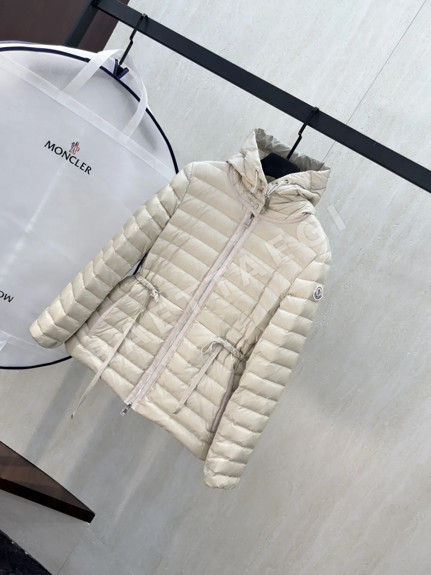 몽클레르 여성 화이트덕다운 패딩 상세 이미지 7
