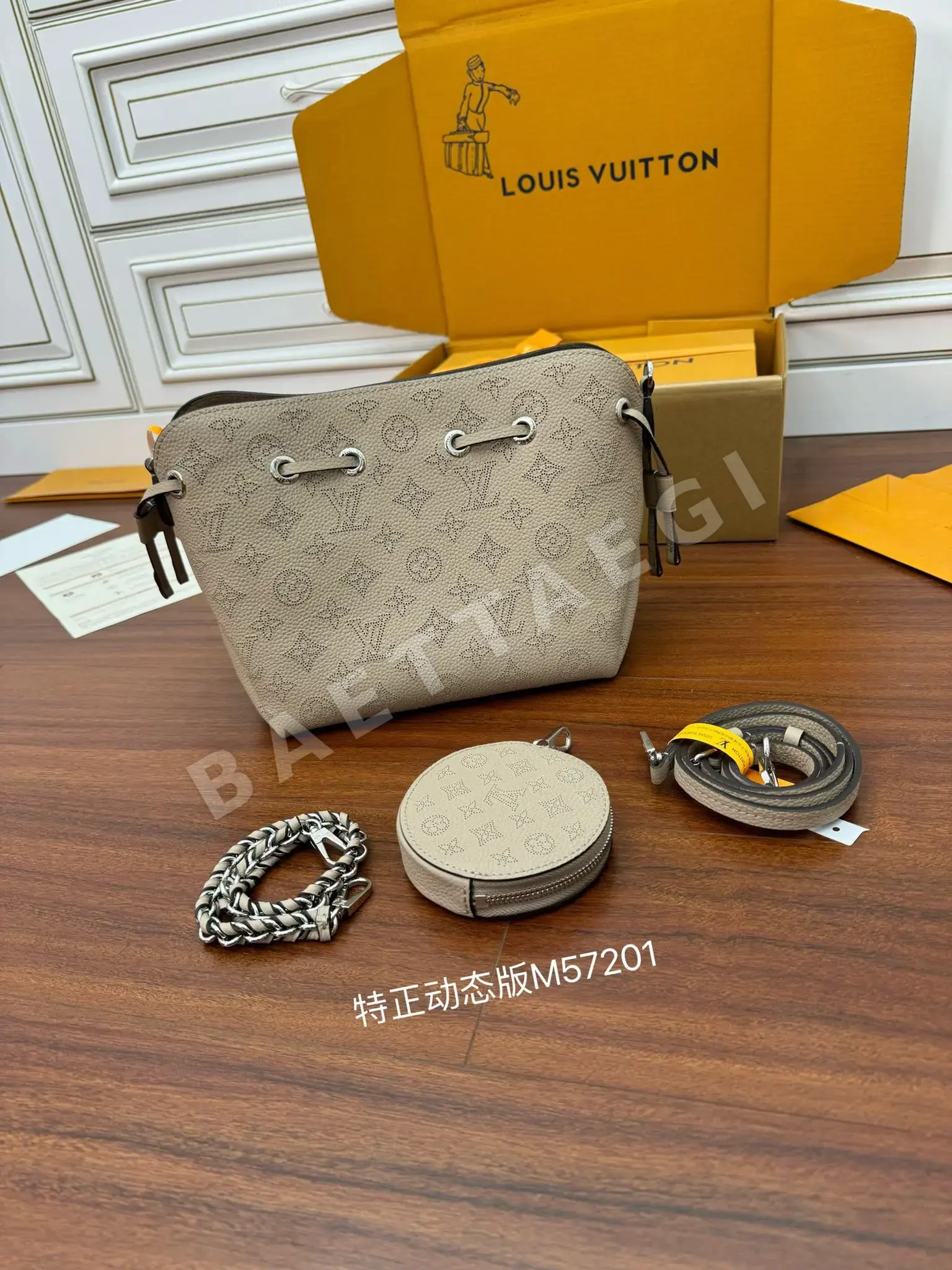 루이비통 M57201 가죽 미니 핸드백 상세 이미지 4