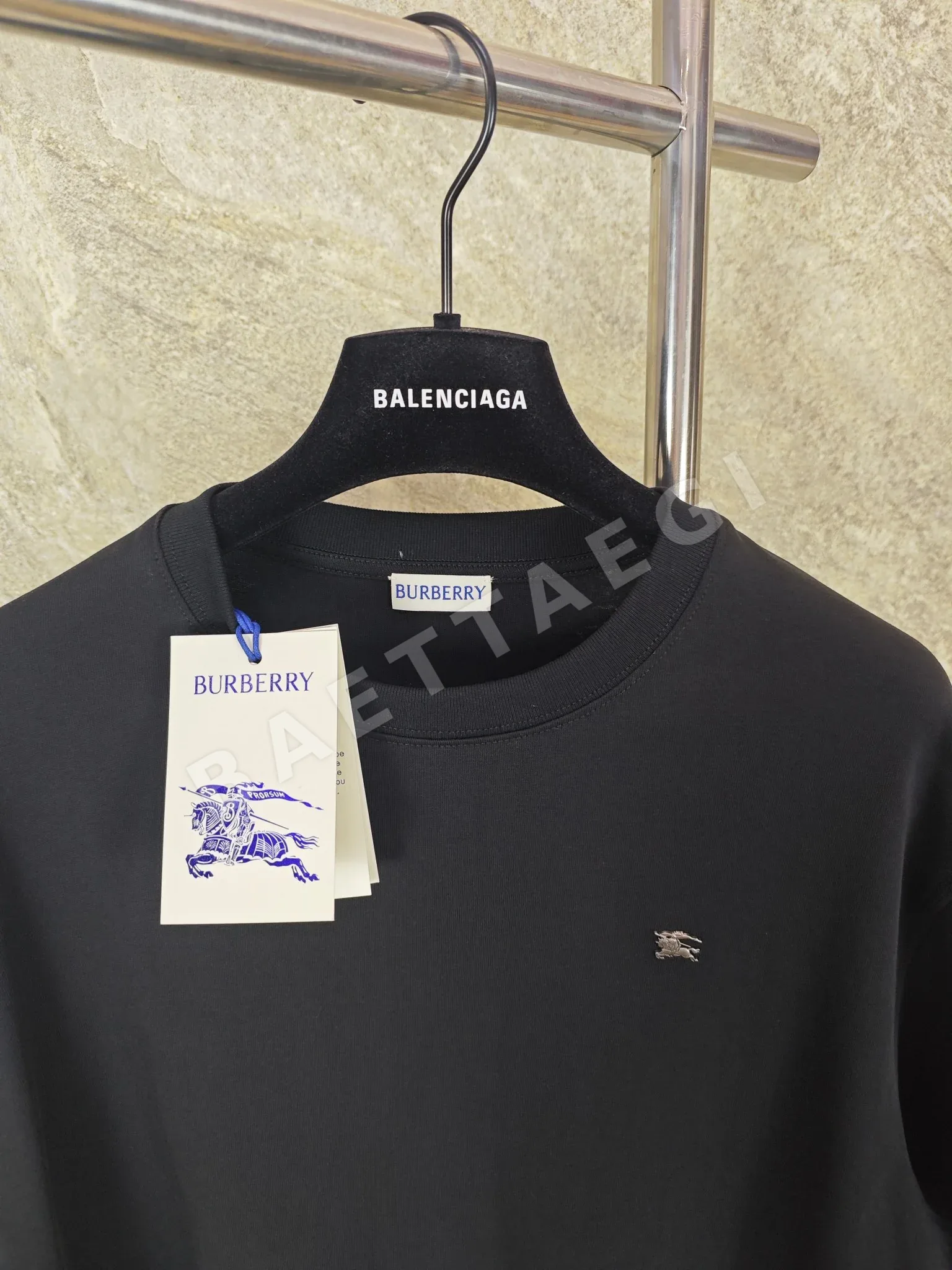 버버리 메탈 에퀘스트리안 로고 남성 코튼 반팔 티셔츠 상세 이미지 5