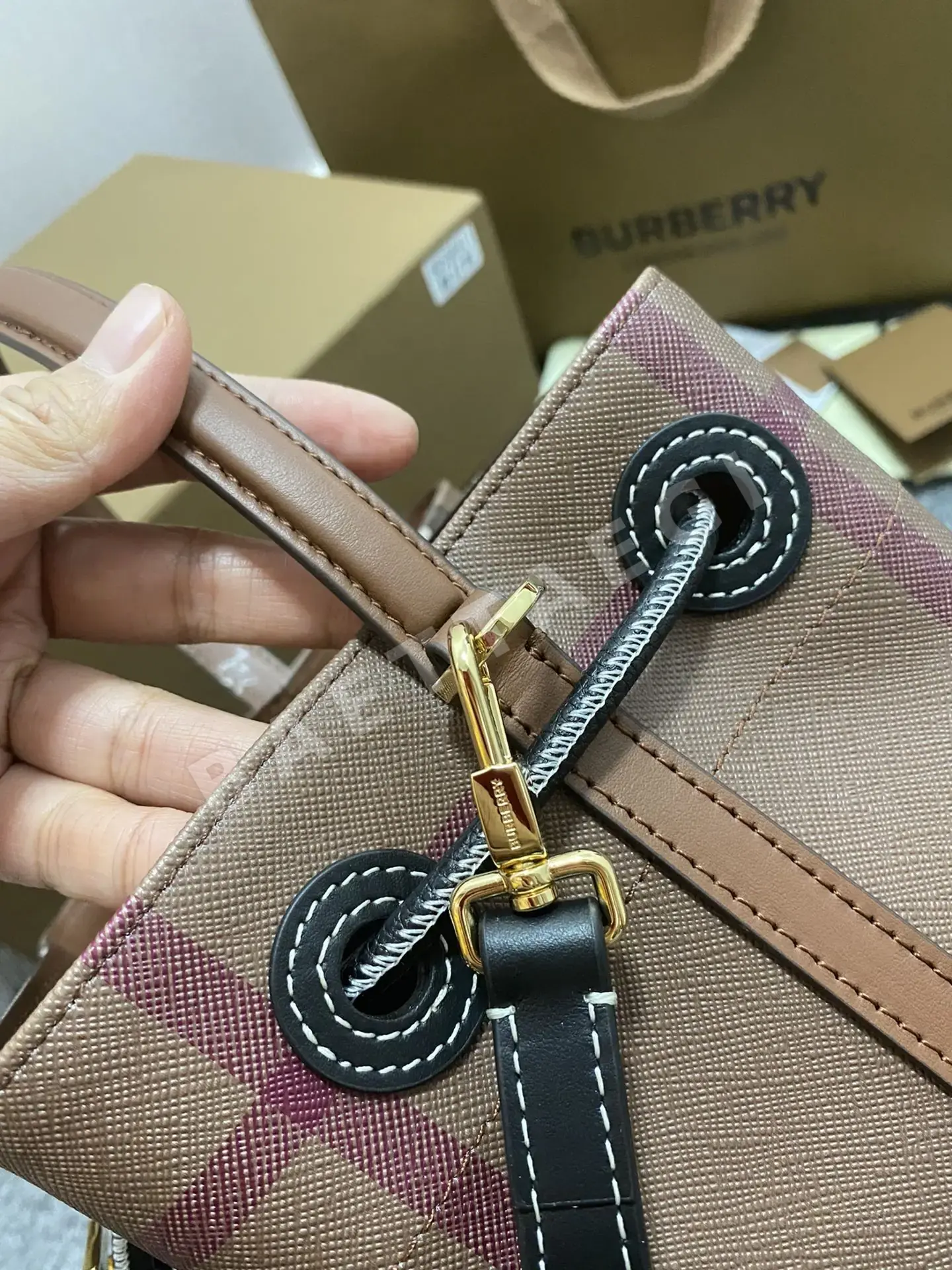버버리 버치우드 브라운 버킷백 상세 이미지 6