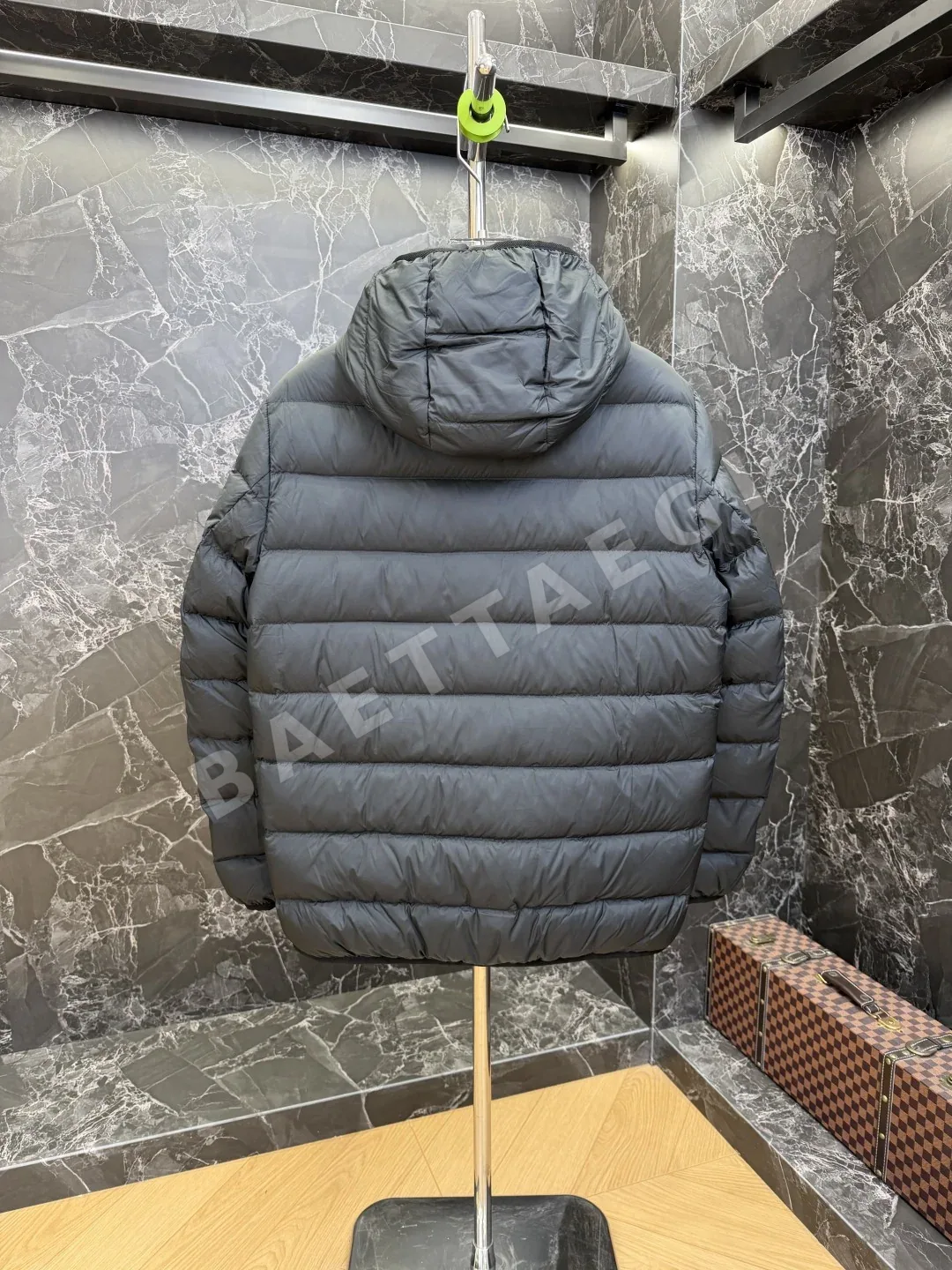 몽클레르 남성 다운 패딩 재킷 상세 이미지 9