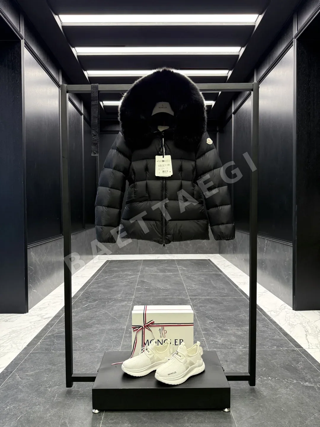 몽클레르 보에드 쇼트 다운 재킷 상세 이미지 2