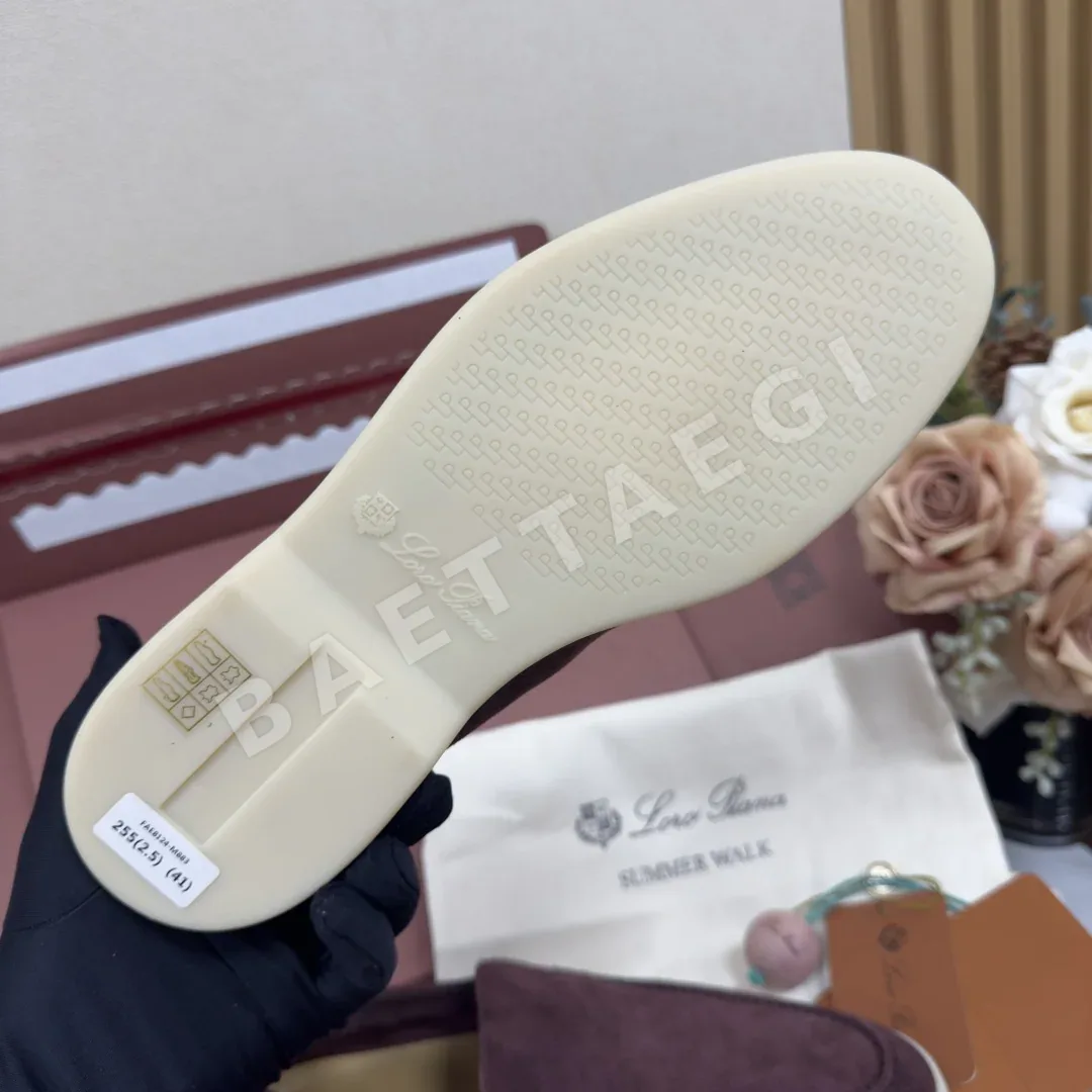 로로피아나 화이트 송아지가죽 로퍼 상세 이미지 7
