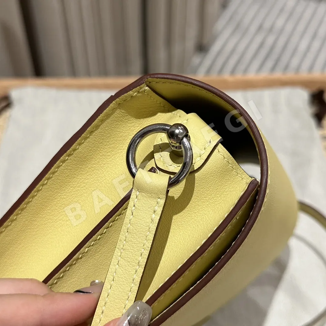 에르메스 루리스 19 cm 스위프트 가방 상세 이미지 5